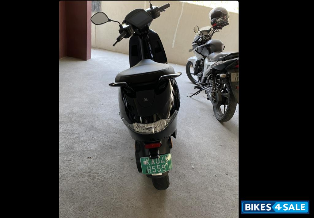 Jet Black Ola S1 Pro