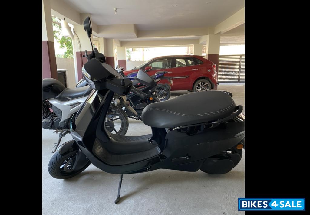 Jet Black Ola S1 Pro