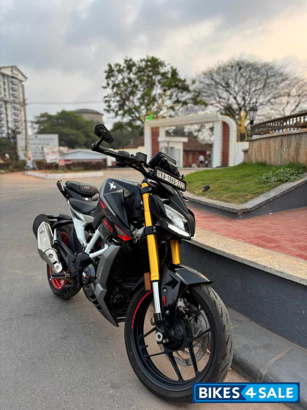 Black TVS Apache RTR 310