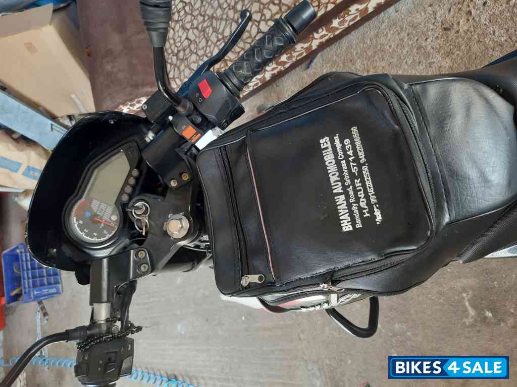 White And Red Bajaj Pulsar 150 Twin Disc BS6 White And Red Bajaj Pulsar 150 Twin Disc BS6