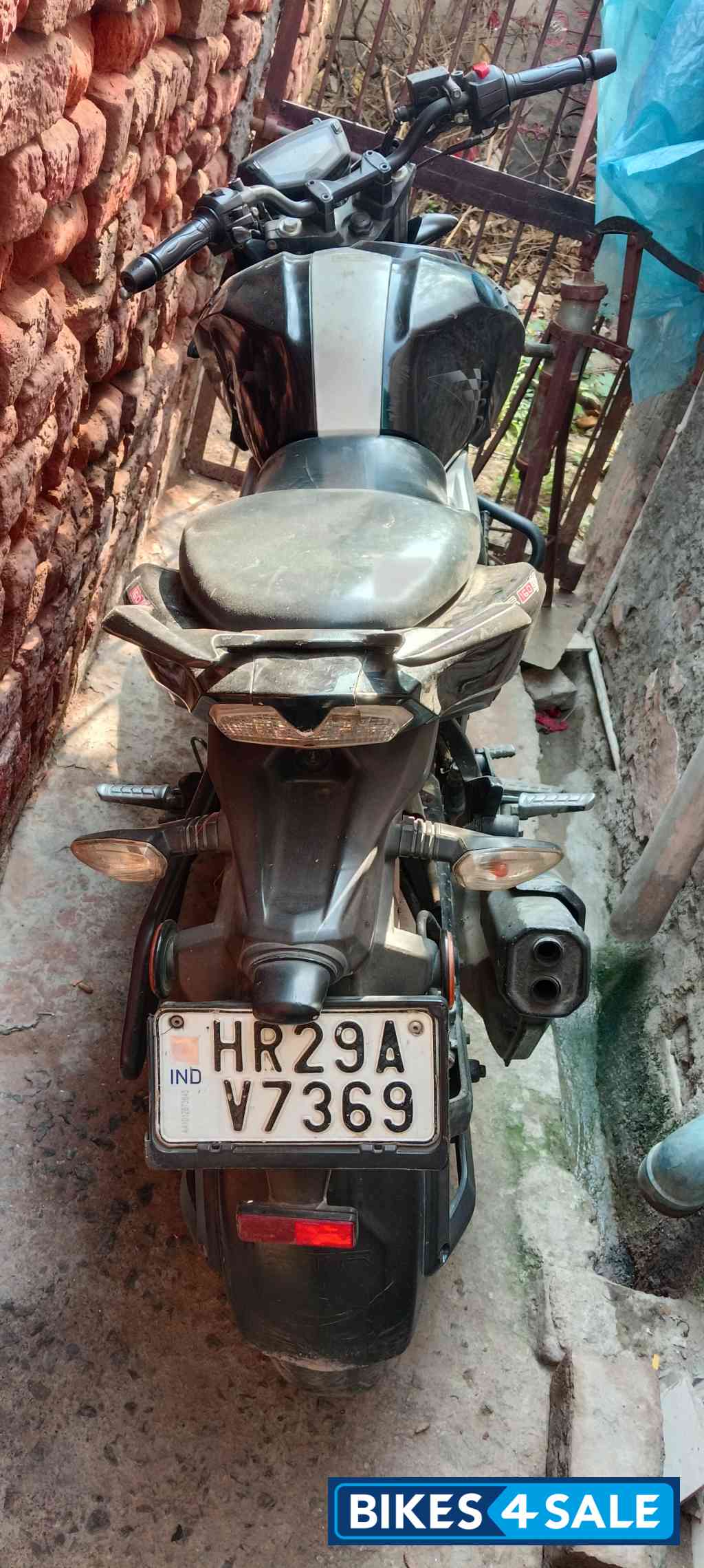 Black TVS Apache RTR 160 4V