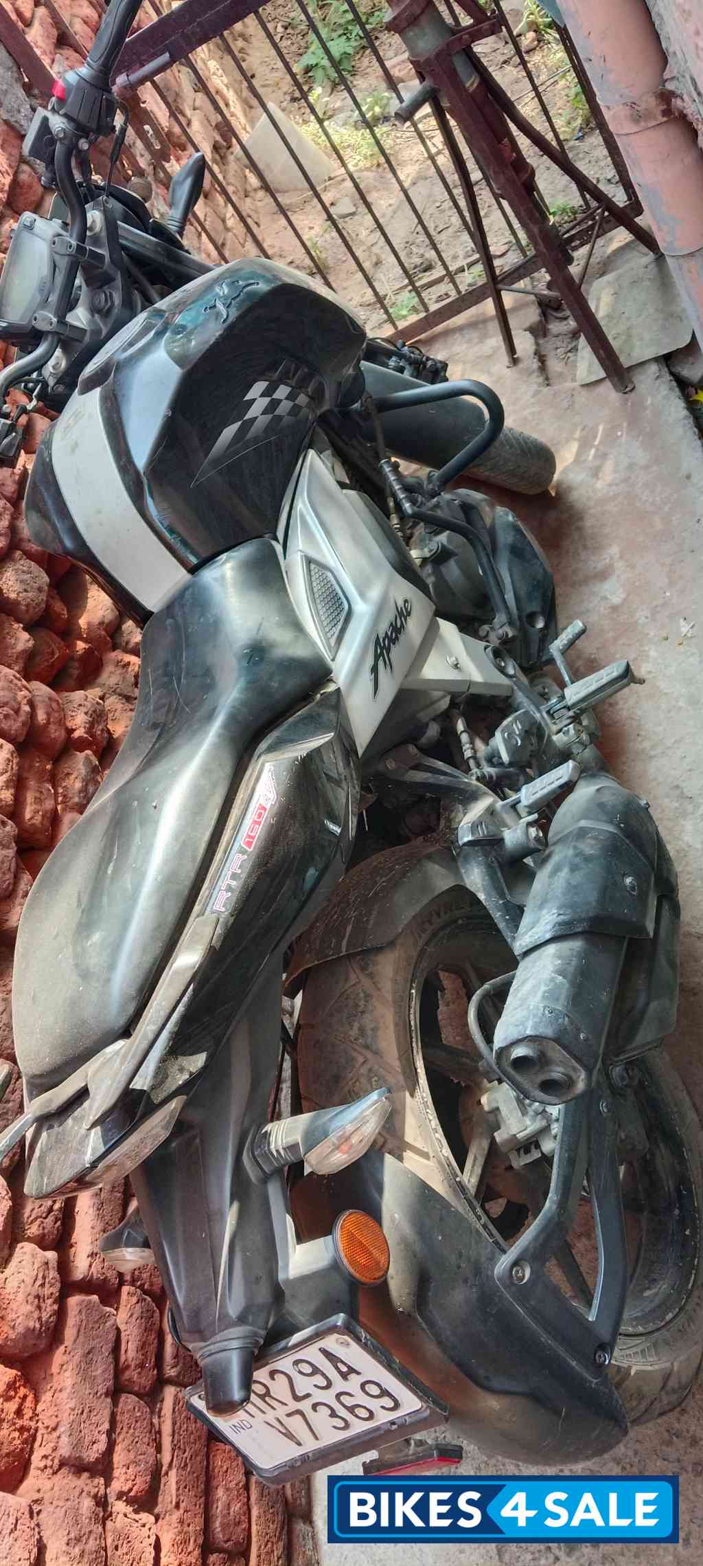 Black TVS Apache RTR 160 4V