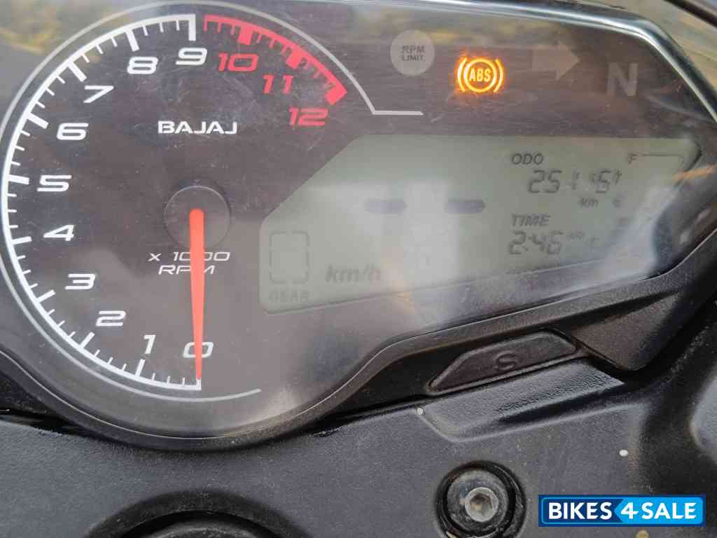Black Bajaj Pulsar P150 Single Disc Single Seat