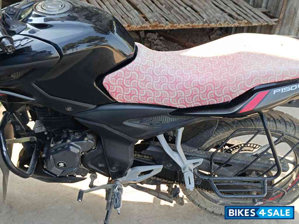 Black Bajaj Pulsar P150 Single Disc Single Seat