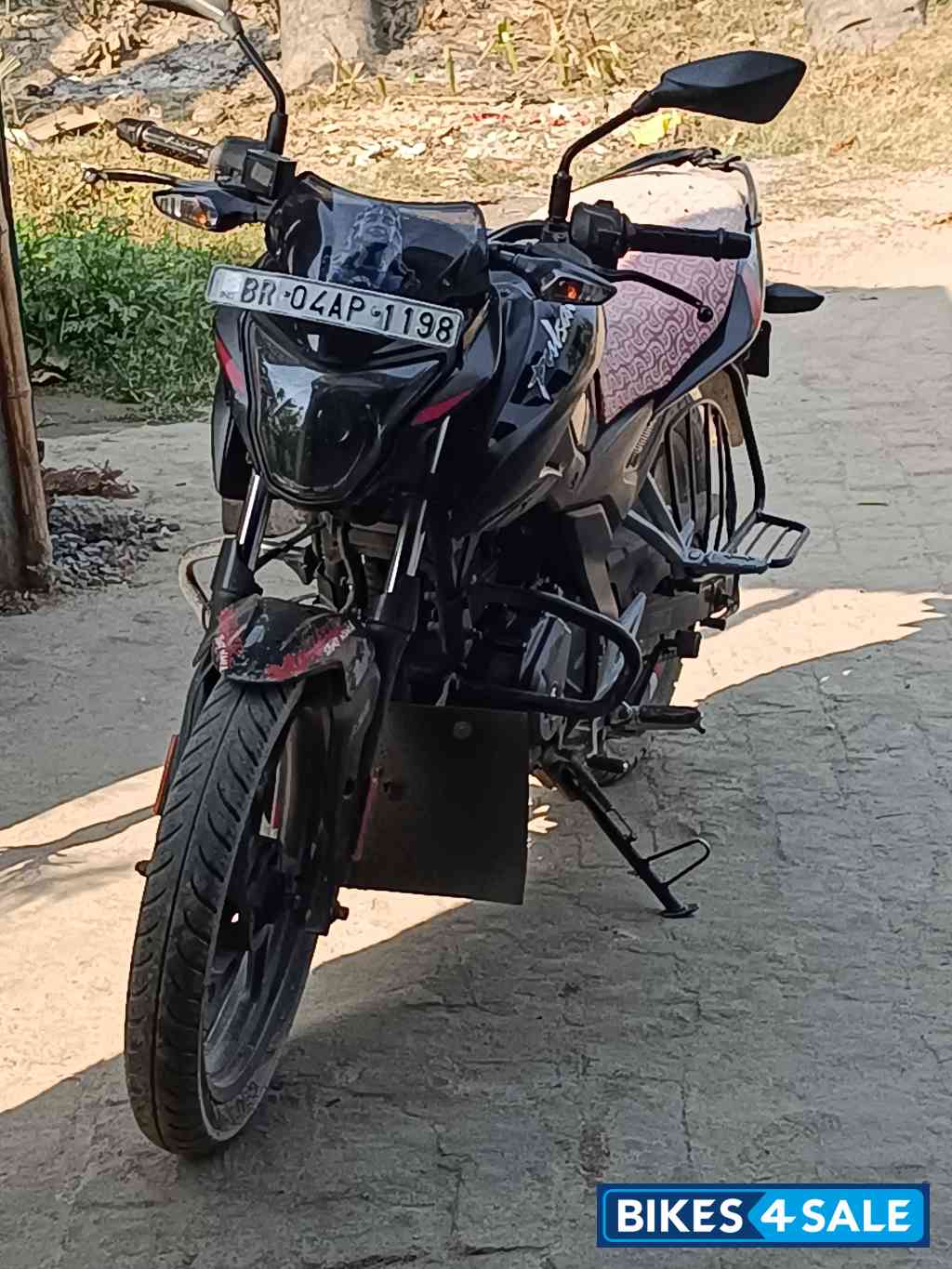 Black Bajaj Pulsar P150 Single Disc Single Seat