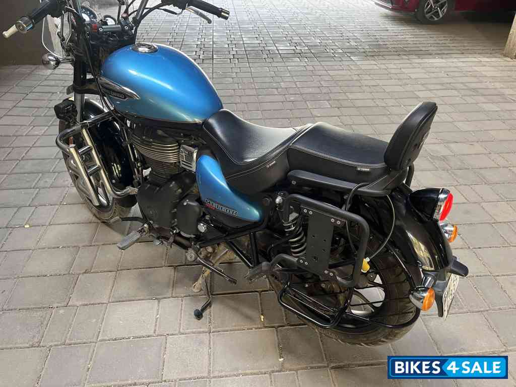 Blue Royal Enfield 2022 Meteor 350