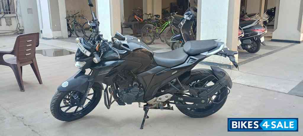 Yamaha FZ25