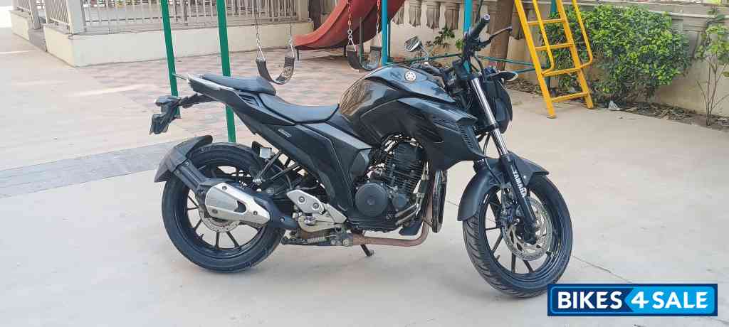 Yamaha FZ25