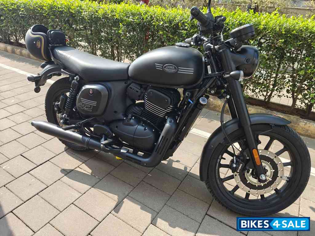 Jawa 42 Dual Channel ABS AllStar Black