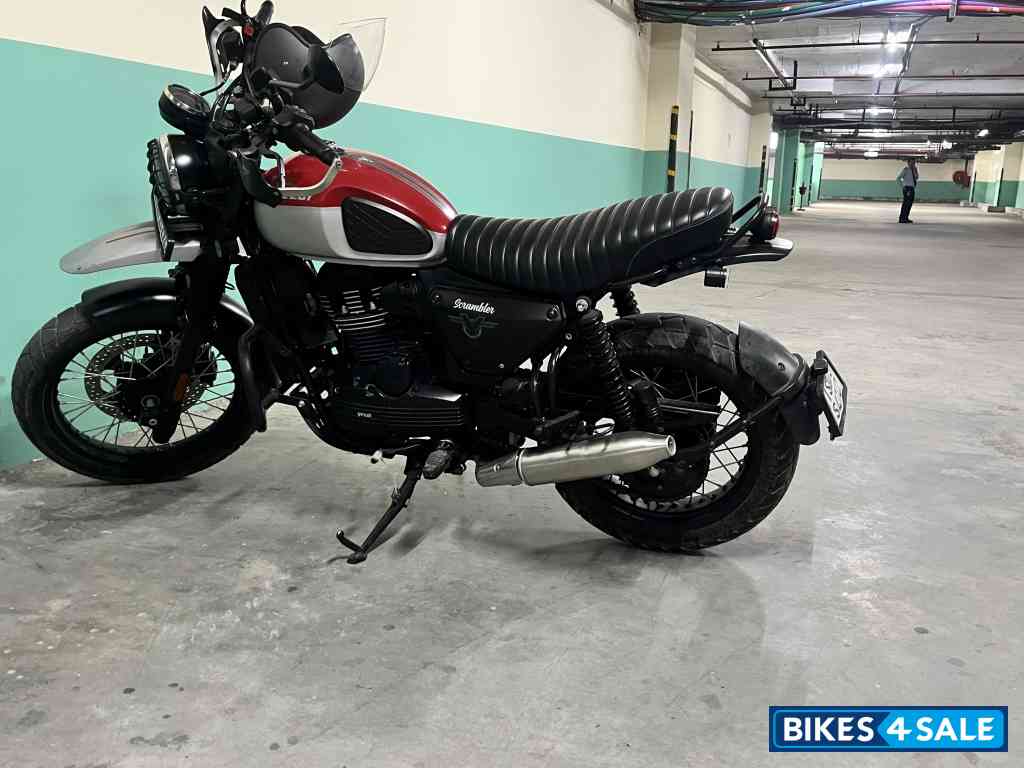 Yezdi Scrambler Dual Tone