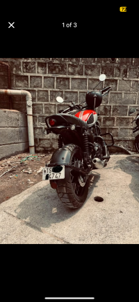 Yezdi Scrambler Dual Tone