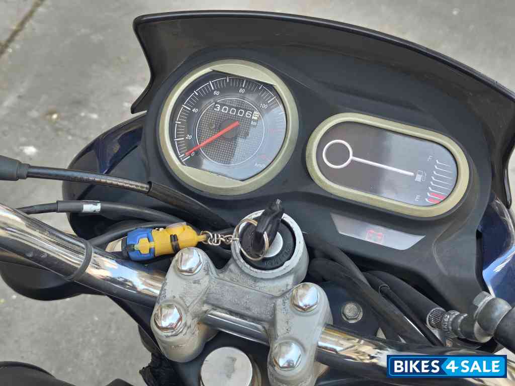 Bajaj V15