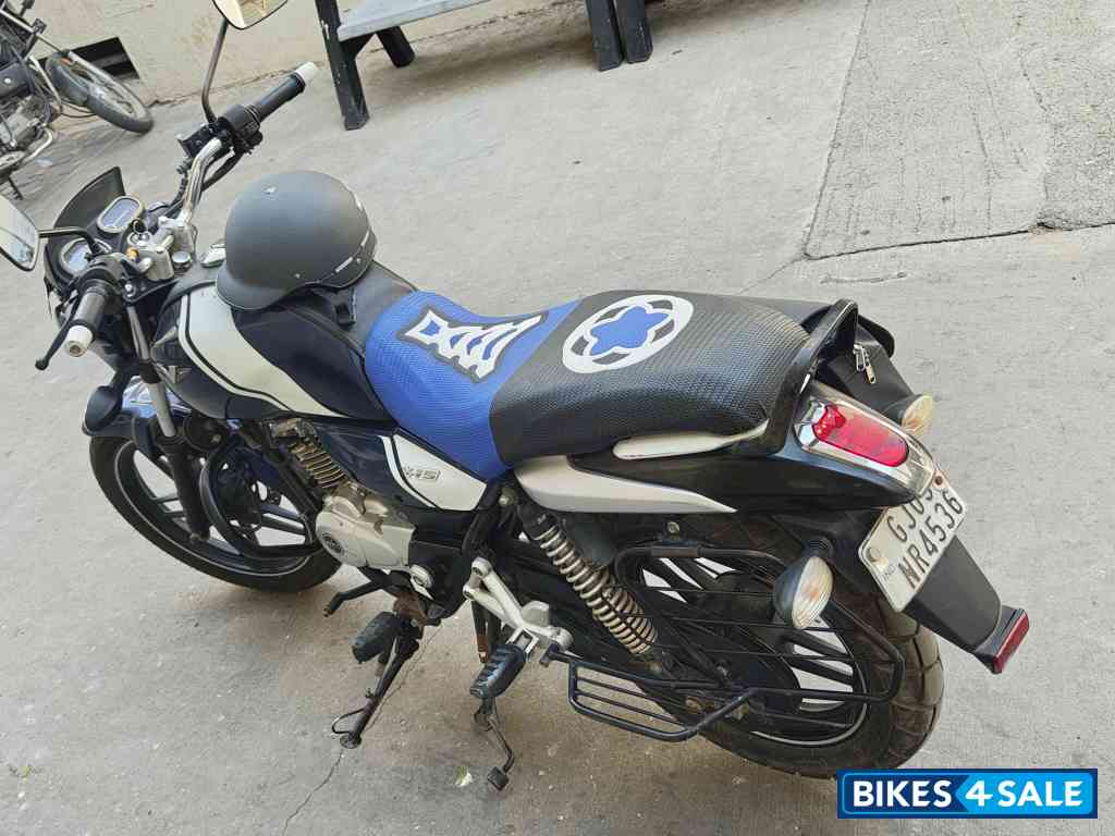 Bajaj V15