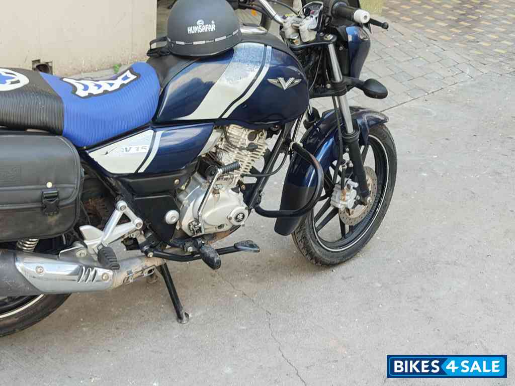 Bajaj V15