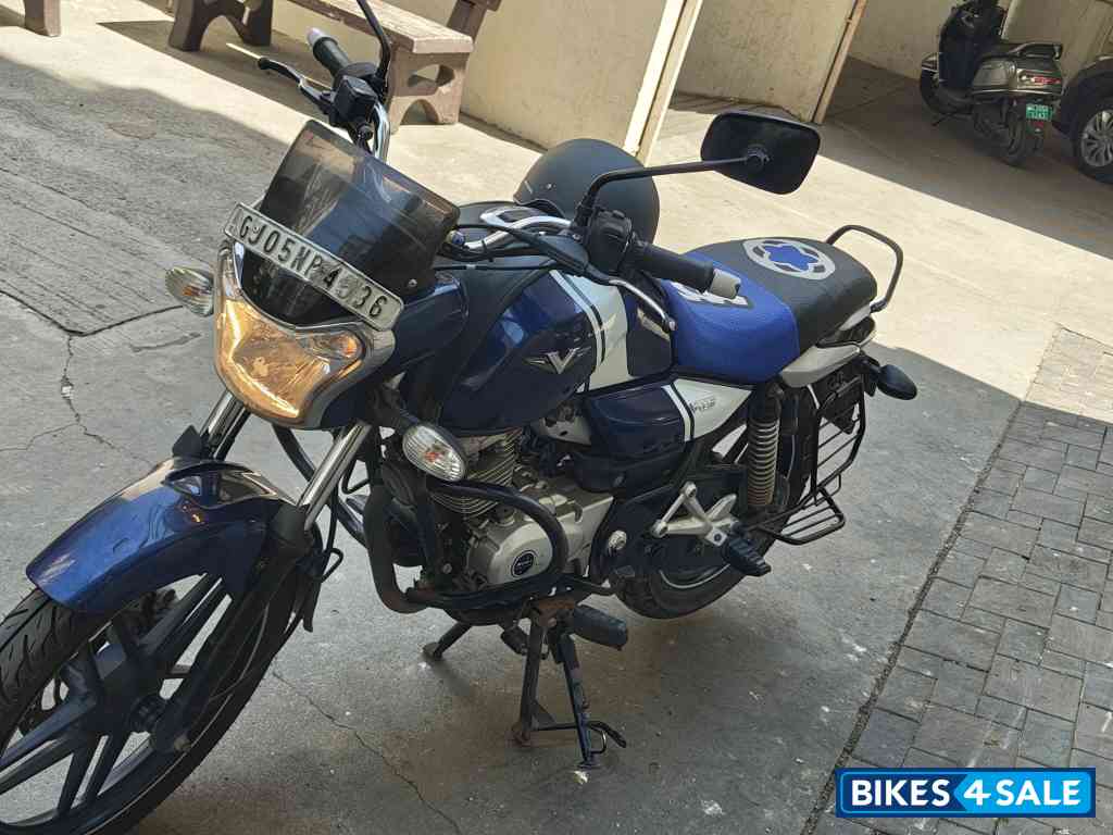 Bajaj V15
