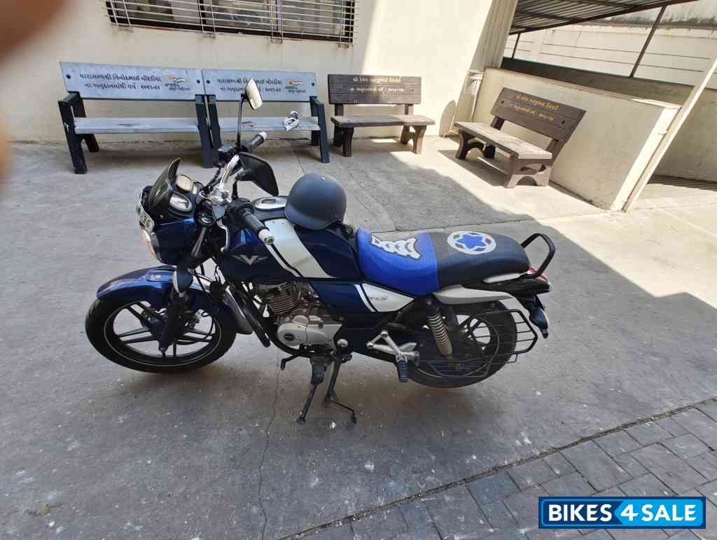 Bajaj V15