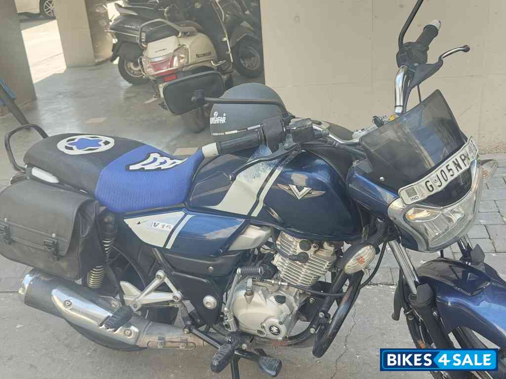 Bajaj V15