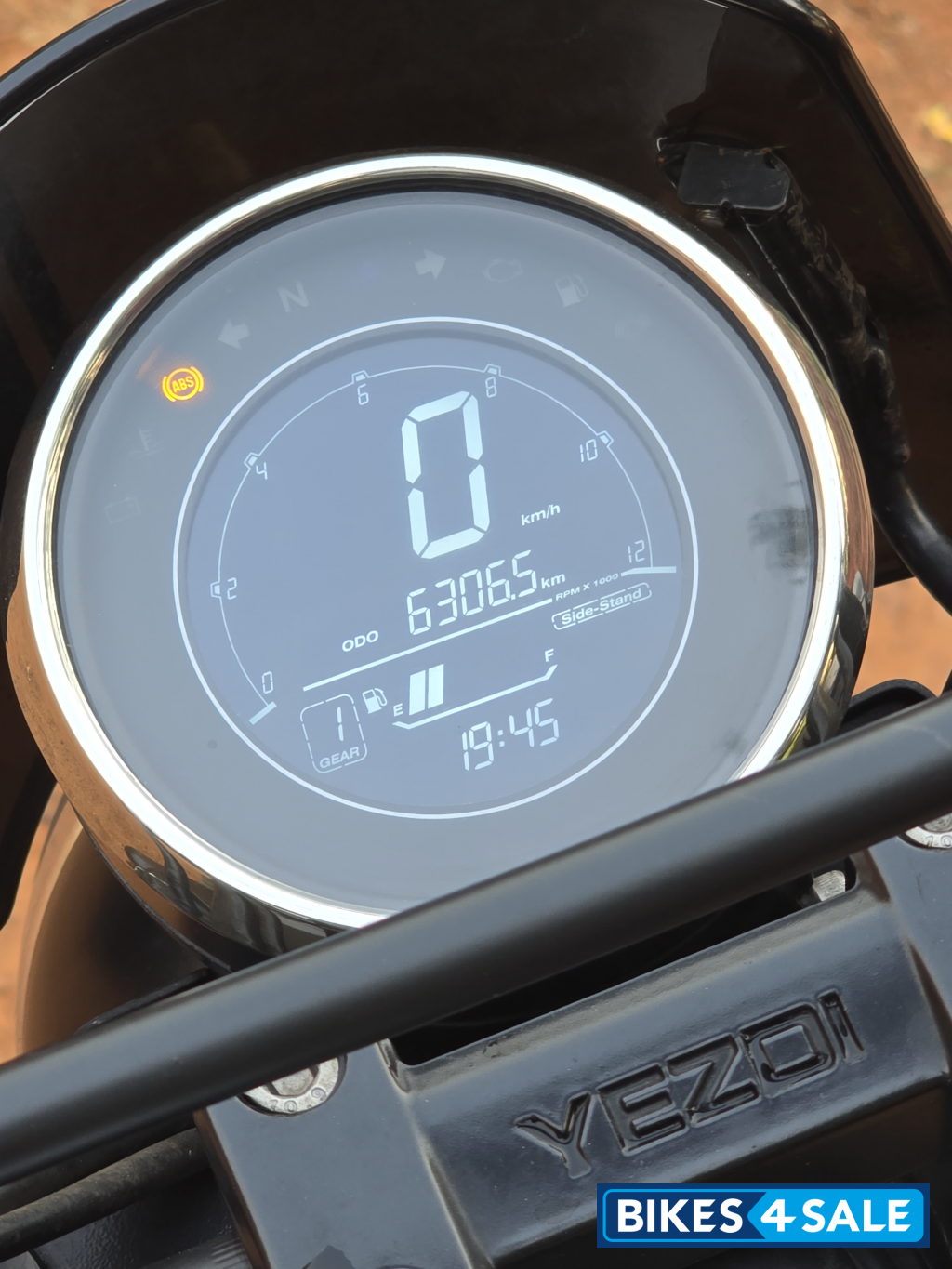 Yezdi Roadster Dark Yezdi Roadster Dark