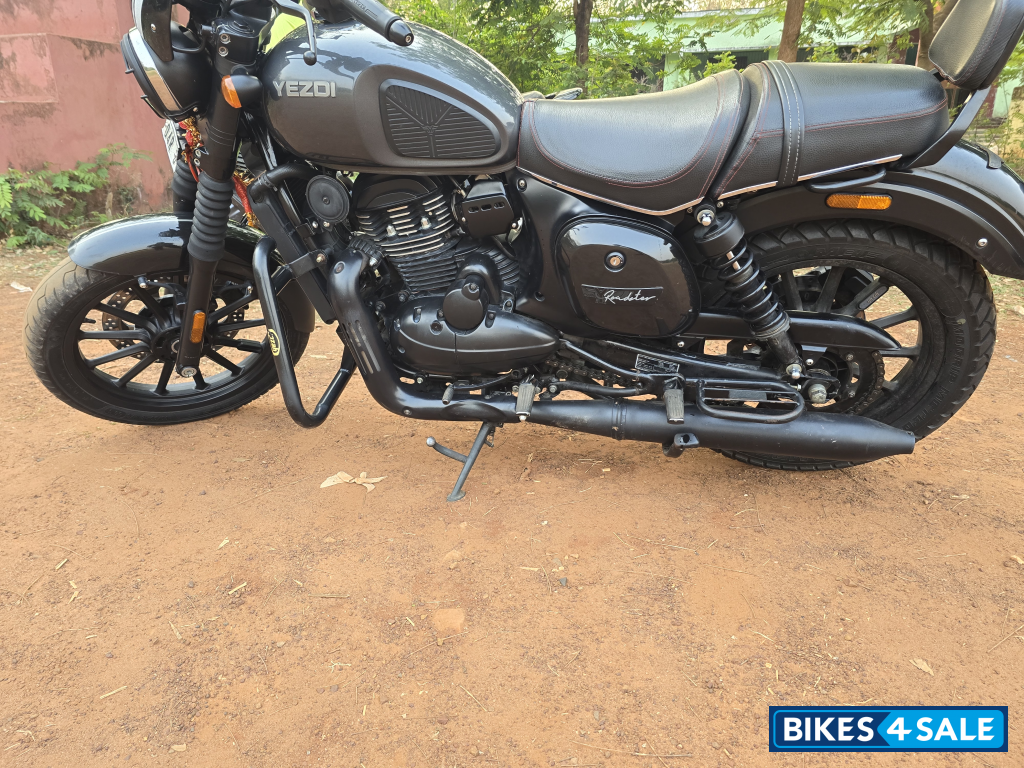 Yezdi Roadster Dark Yezdi Roadster Dark