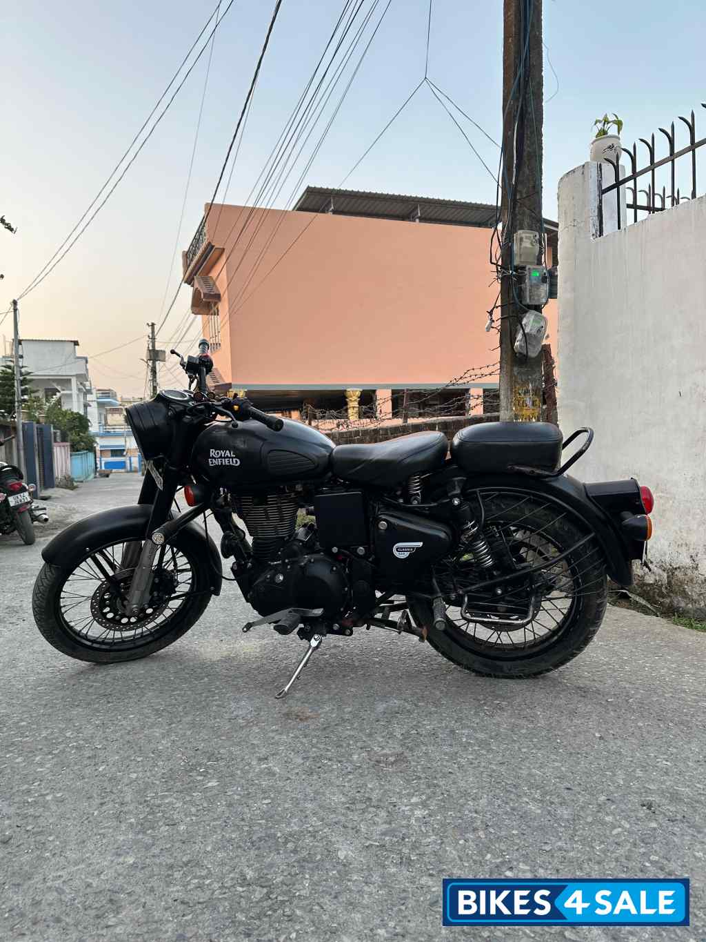Stealth Black Royal Enfield Classic 500