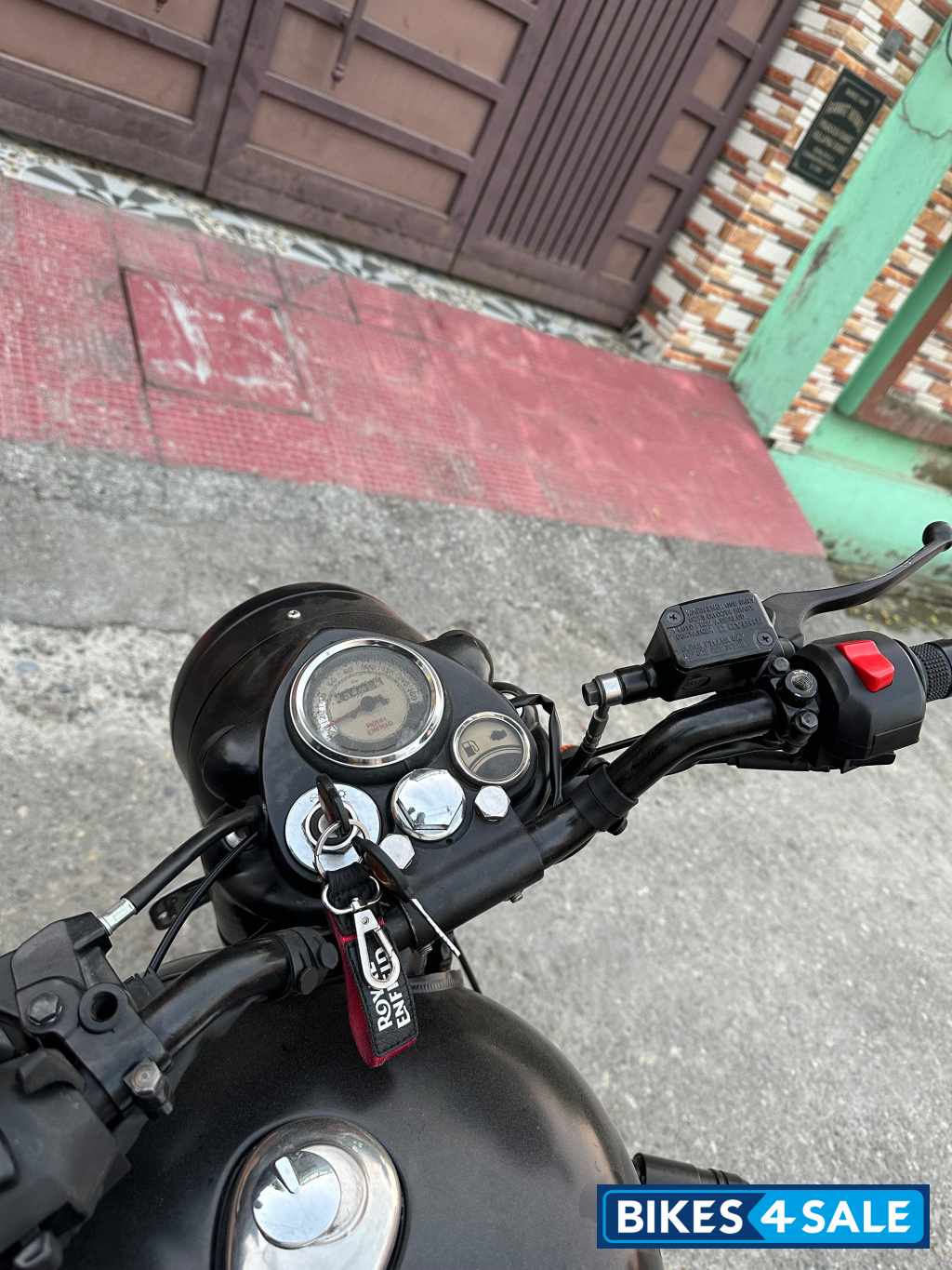 Stealth Black Royal Enfield Classic 500