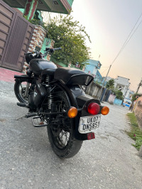 Stealth Black Royal Enfield Classic 500