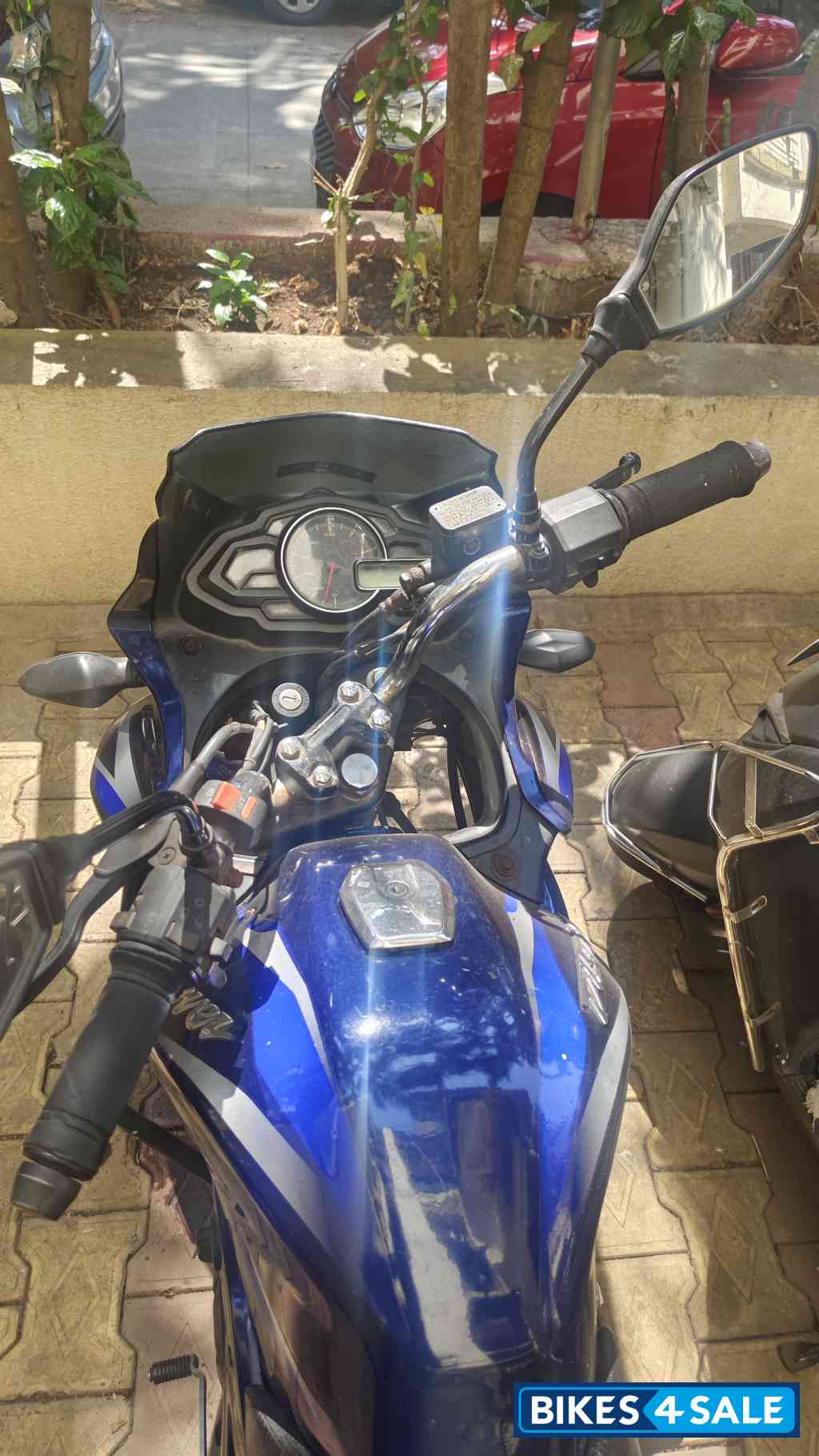 Blue Bajaj Discover 150 F