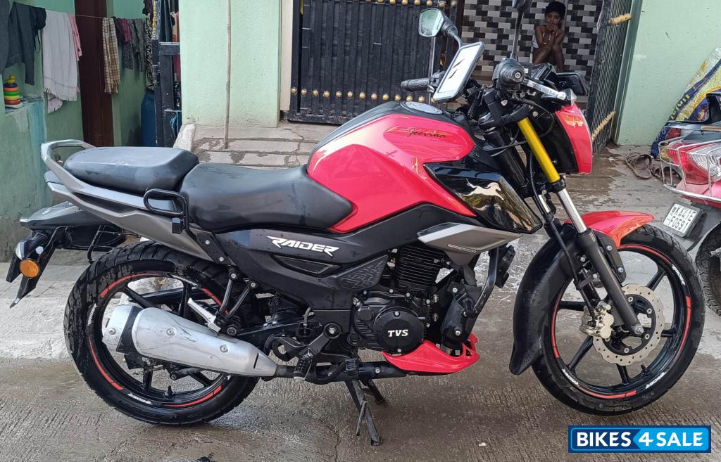 TVS Raider Split Seat