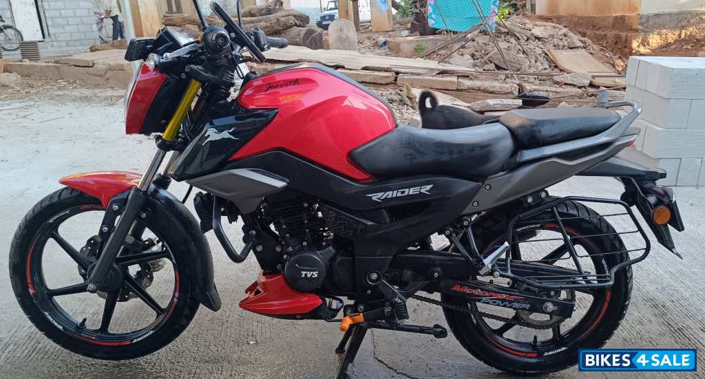 TVS Raider Split Seat