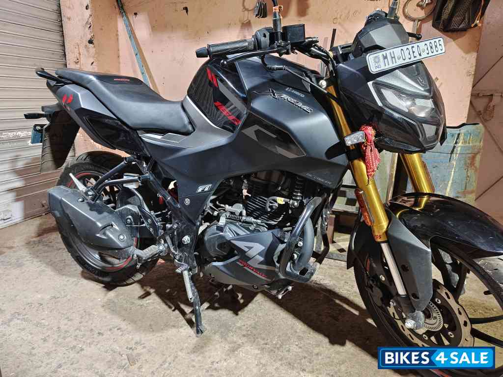 Matte Black Hero Xtreme 160R 4V 2024