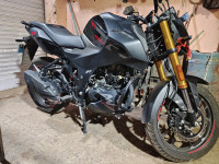 Matte Black Hero Xtreme 160R 4V 2024