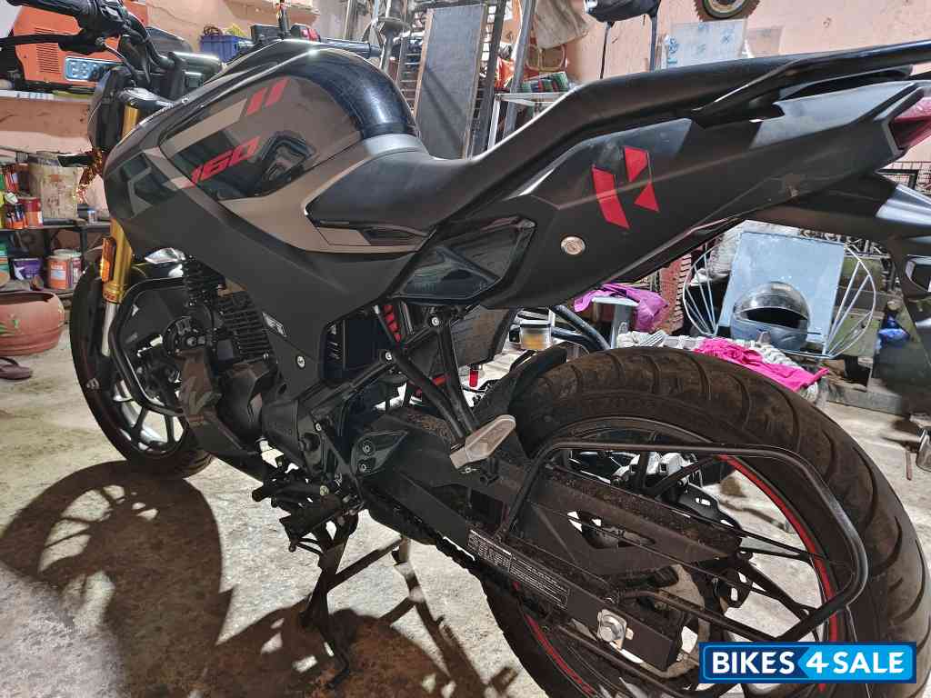 Matte Black Hero Xtreme 160R 4V 2024