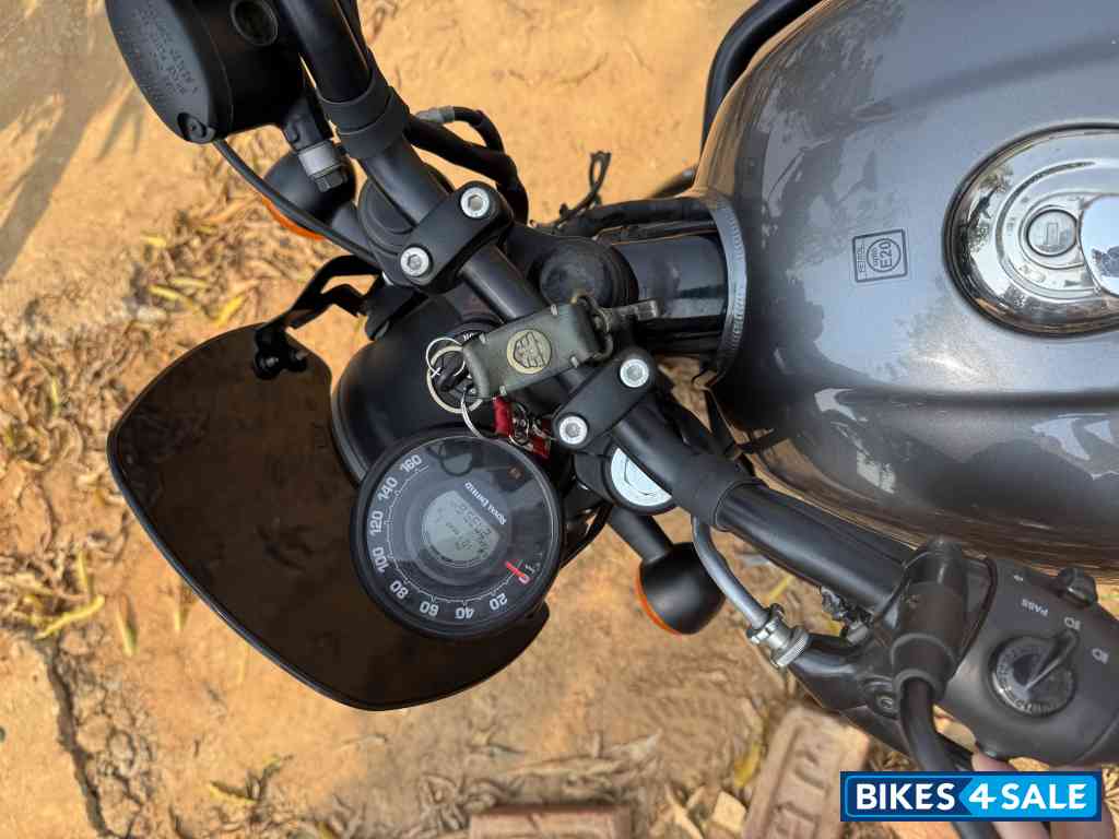 Dapper Grey Royal Enfield Hunter 350 Metro