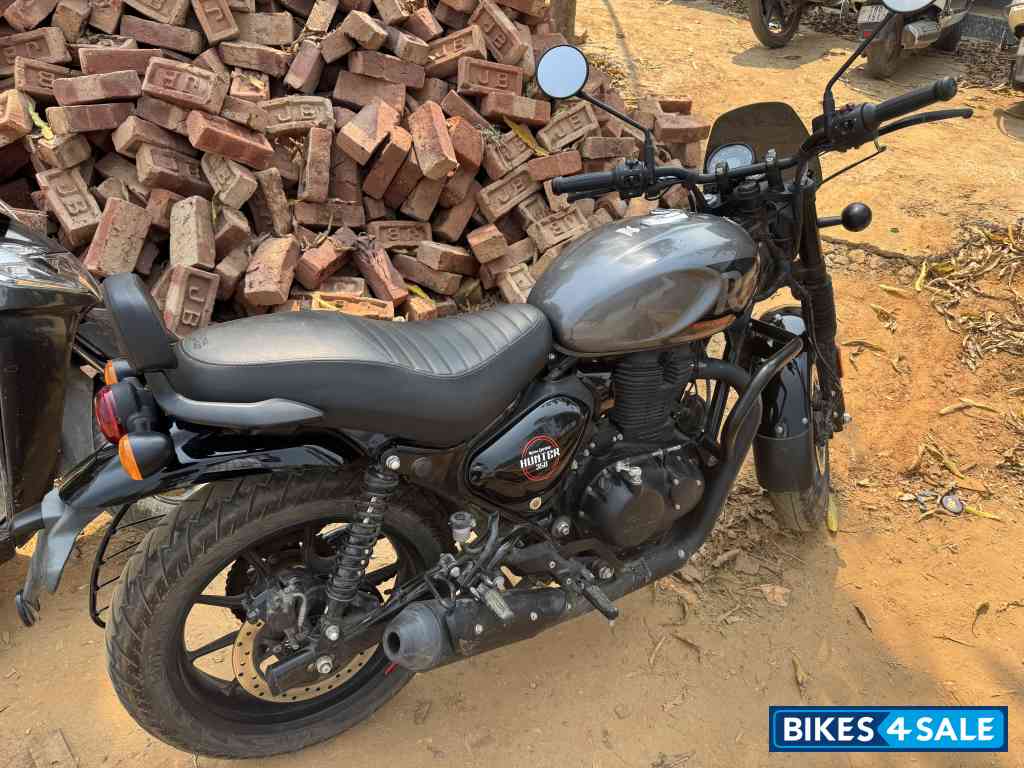 Dapper Grey Royal Enfield Hunter 350 Metro