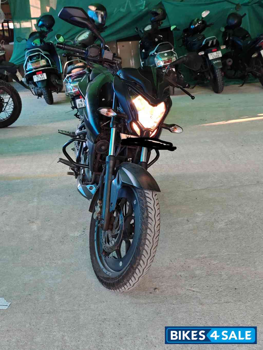Grey ++ Bajaj Pulsar NS 160