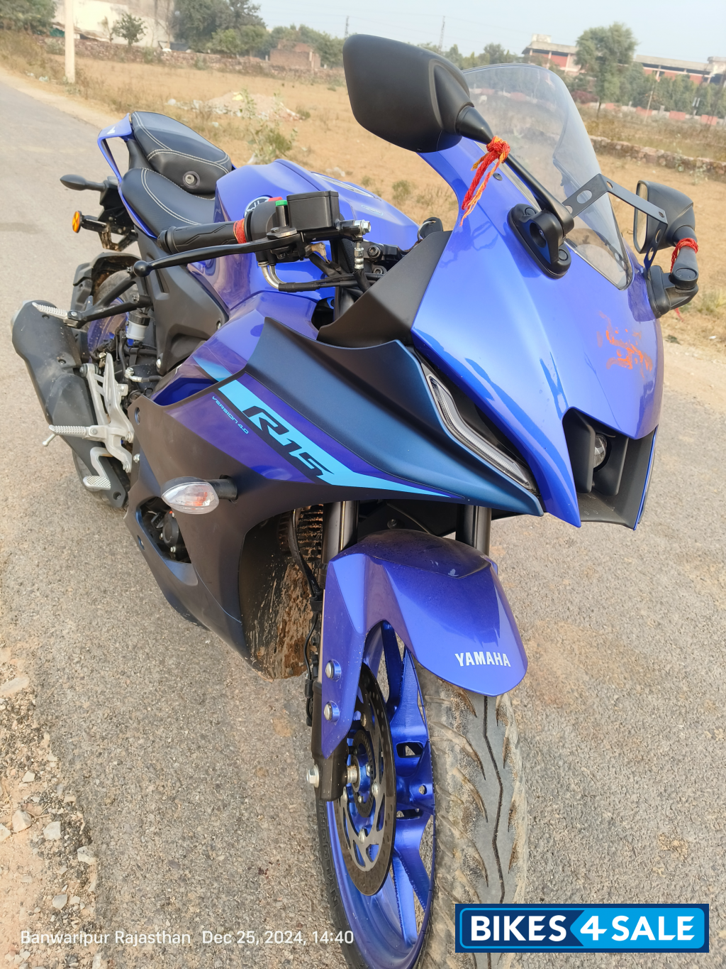 Blue Yamaha  R15 (QS White Vermilion)