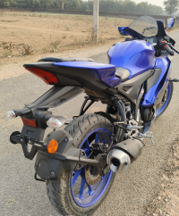 Blue Yamaha  R15 (QS White Vermilion)