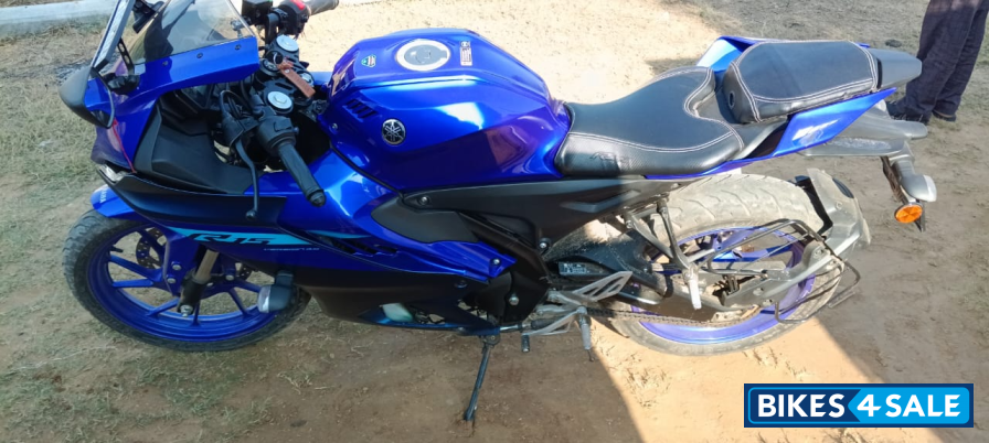Blue Yamaha  R15 (QS White Vermilion)