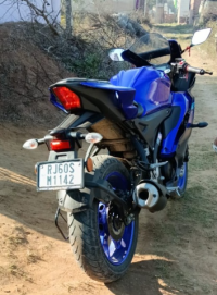 Blue Yamaha  R15 (QS White Vermilion)