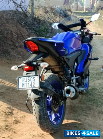 Blue Yamaha  R15 (QS White Vermilion)