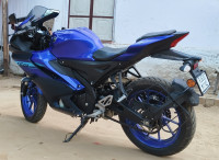 Blue Yamaha  R15 (QS White Vermilion)