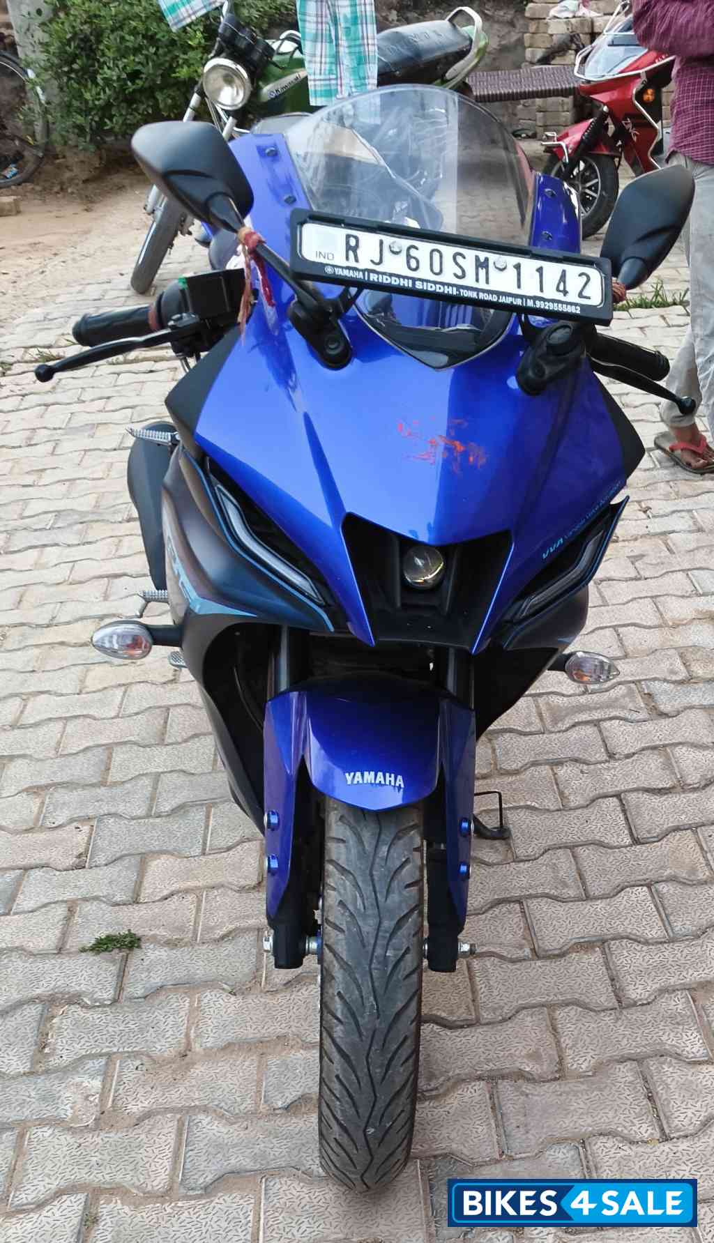 Blue Yamaha  R15 (QS White Vermilion)