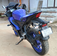 Blue Yamaha  R15 (QS White Vermilion)