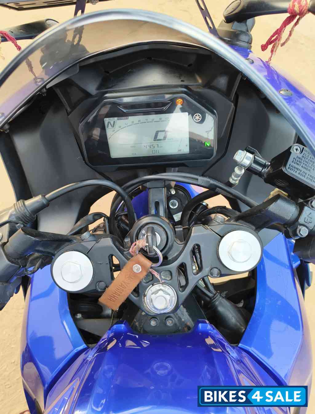 Blue Yamaha  R15 (QS White Vermilion)