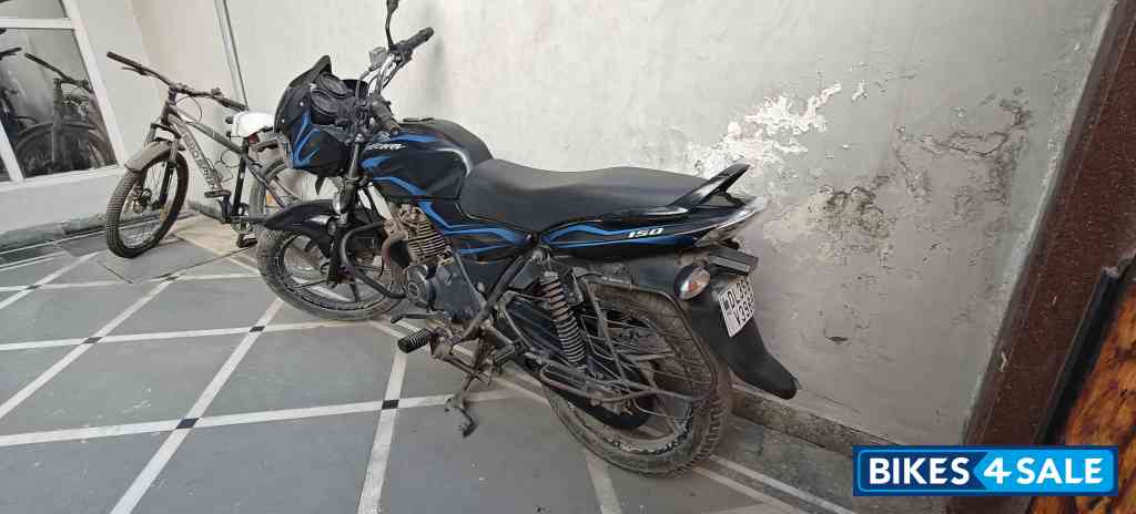 Blue Bajaj Discover DTSi 150