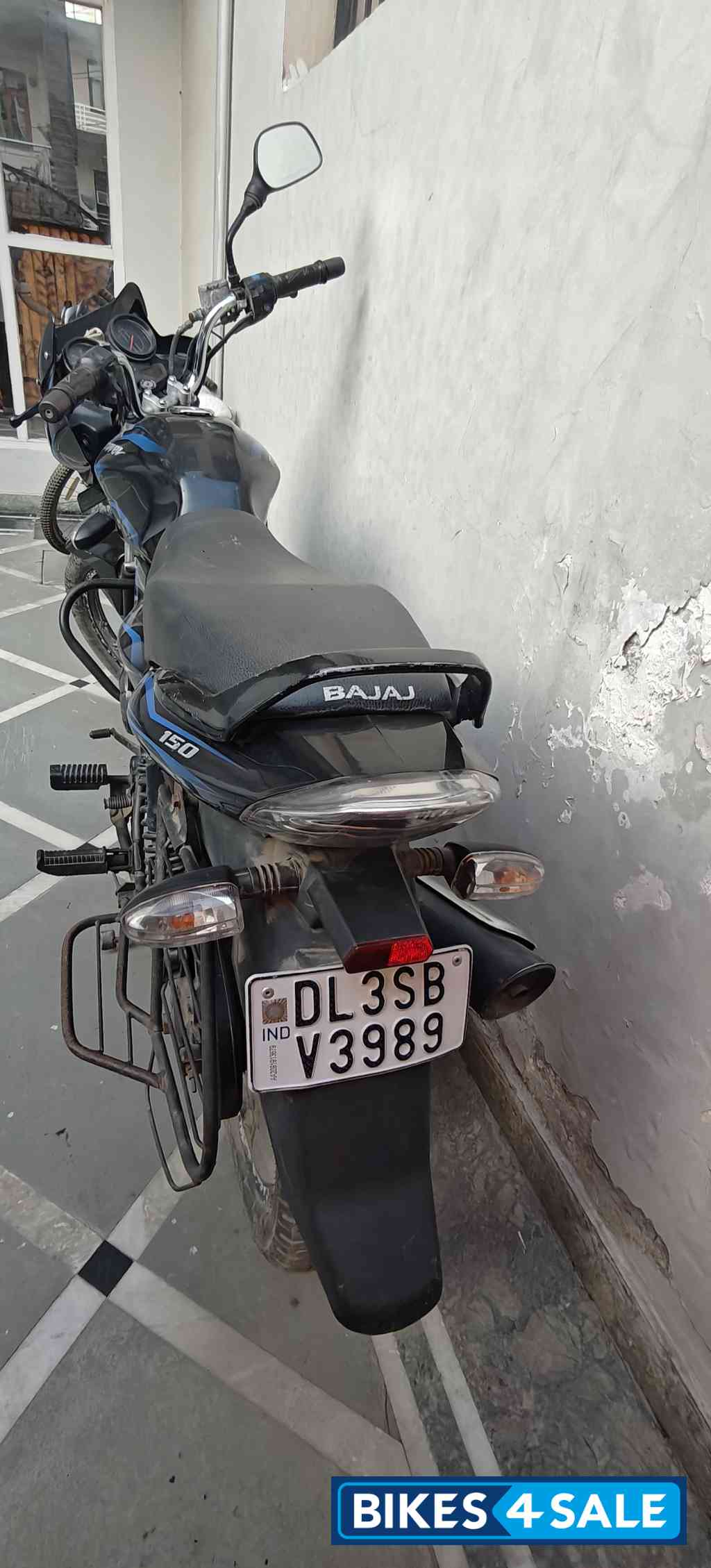 Blue Bajaj Discover DTSi 150