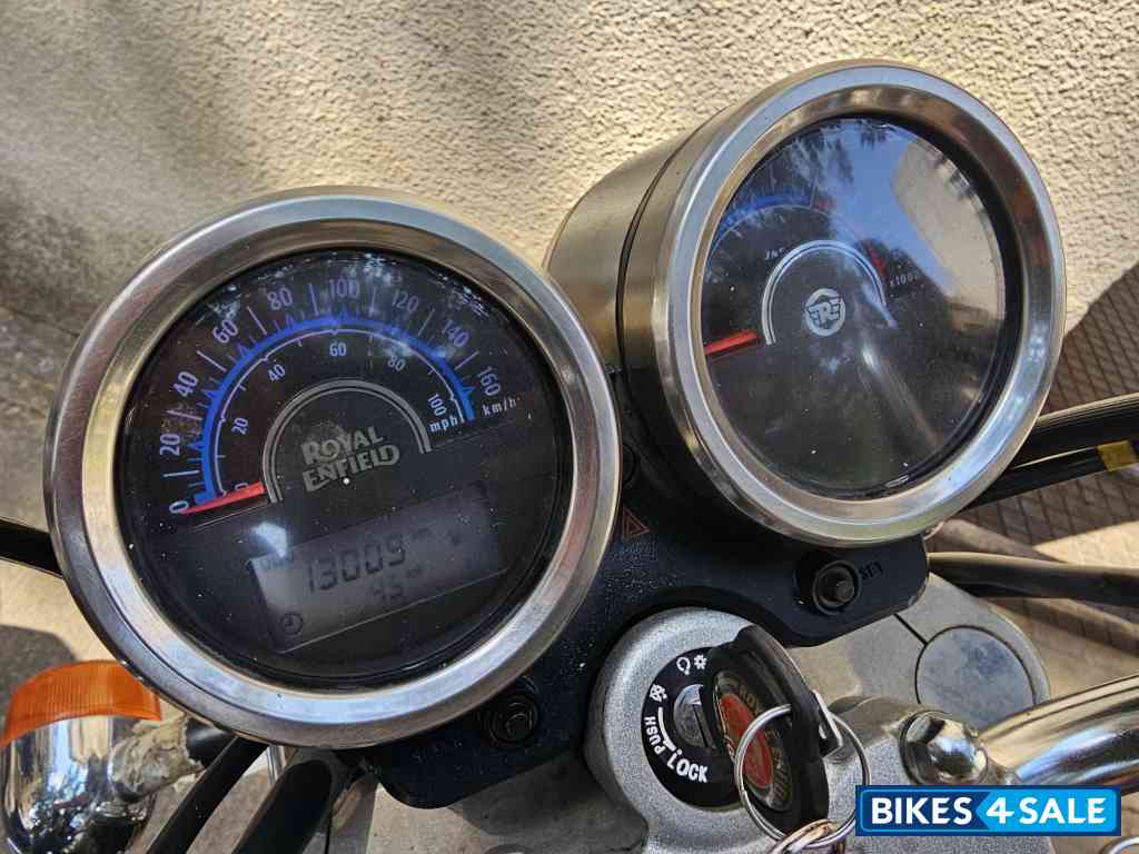 Metallic Green Royal Enfield Thunderbird 350 Metallic Green Royal Enfield Thunderbird 350