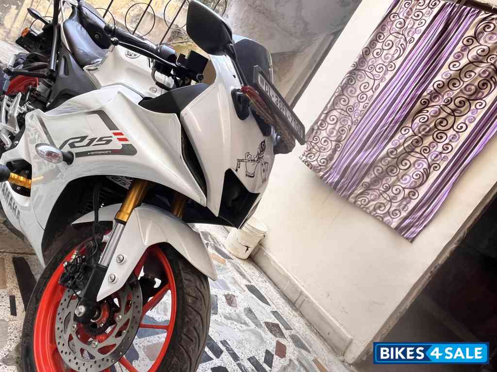 Yamaha R15 V4
