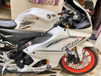Yamaha R15 V4