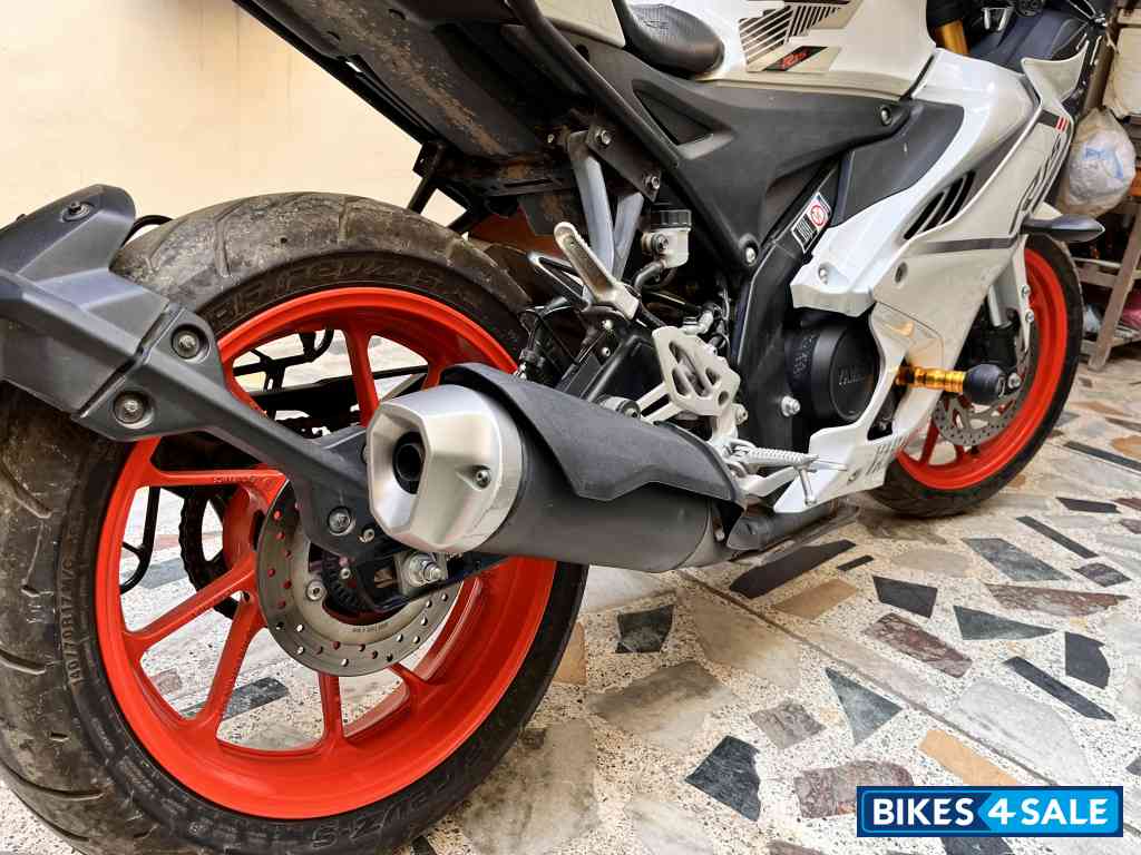 Yamaha R15 V4